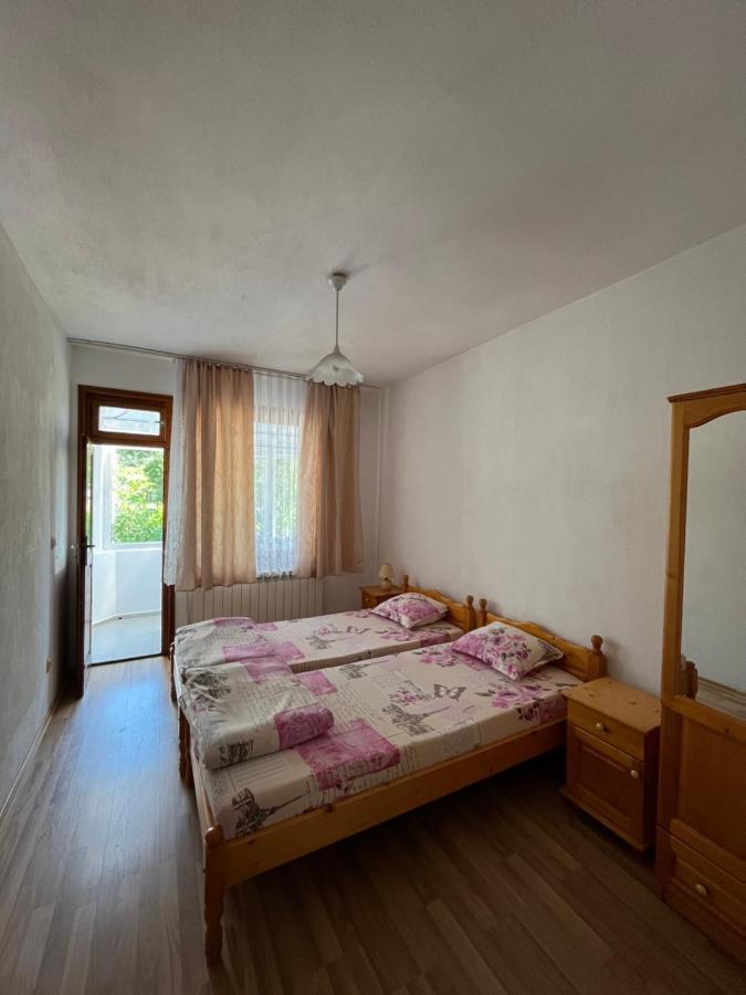"Калоянови" Hotel Tsarevo Buitenkant foto