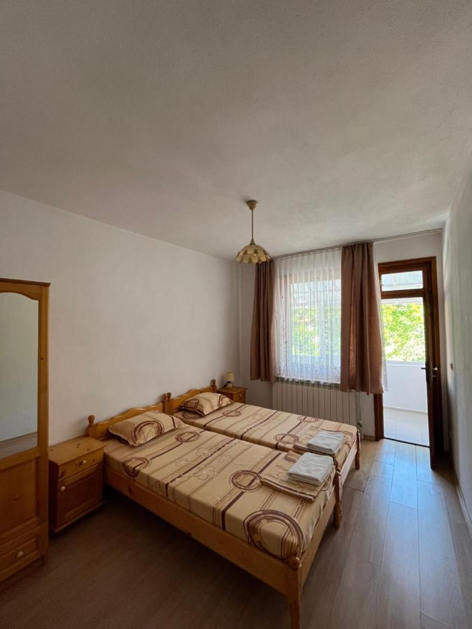 "Калоянови" Hotel Tsarevo Buitenkant foto